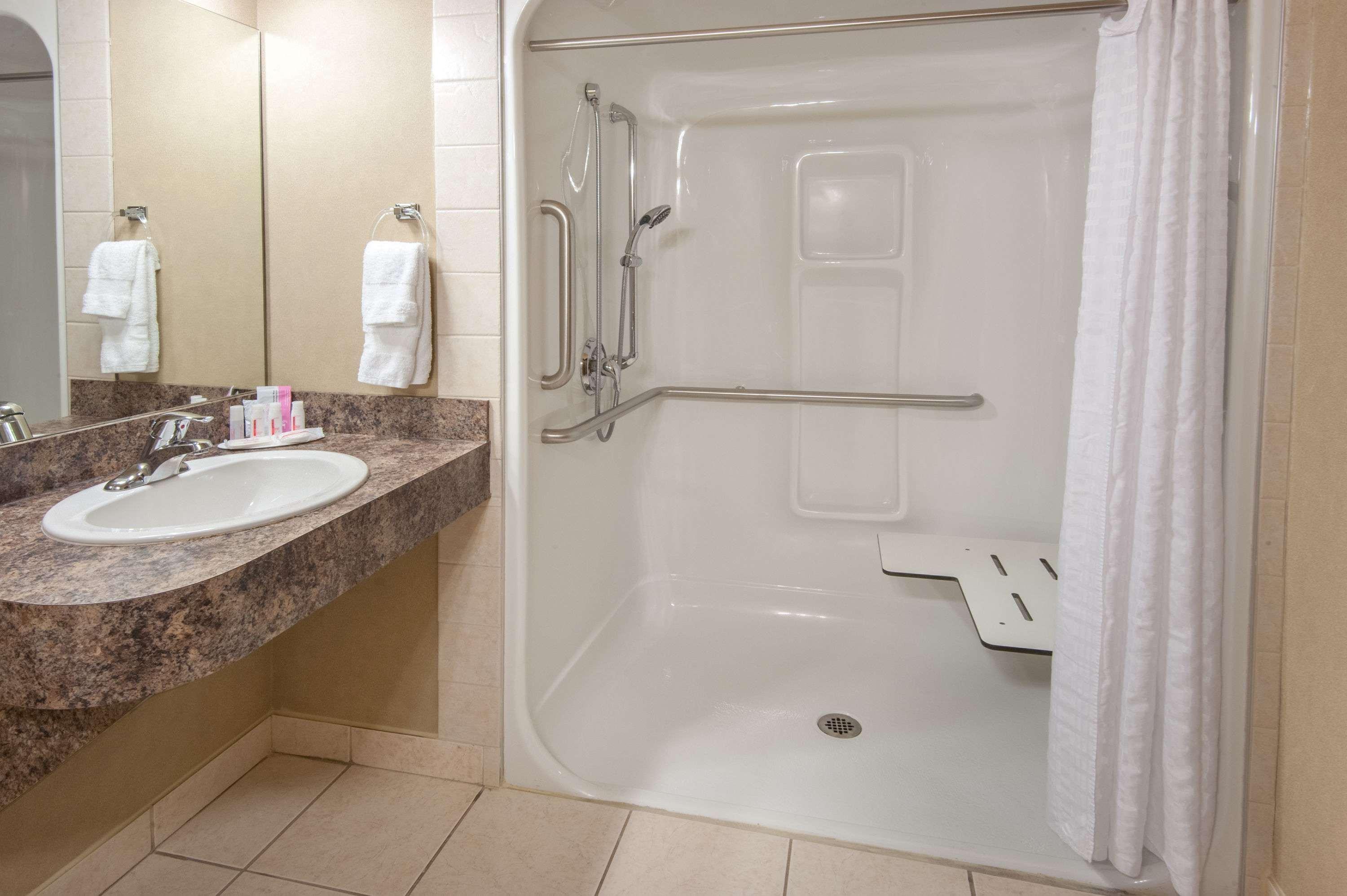Ramada By Wyndham Drumheller Hotel & Suites Dış mekan fotoğraf