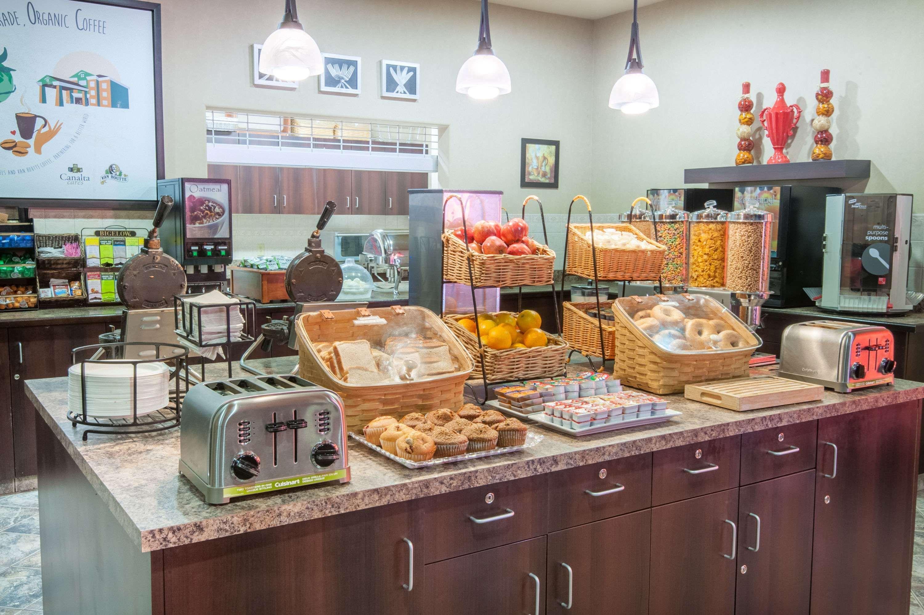 Ramada By Wyndham Drumheller Hotel & Suites Dış mekan fotoğraf