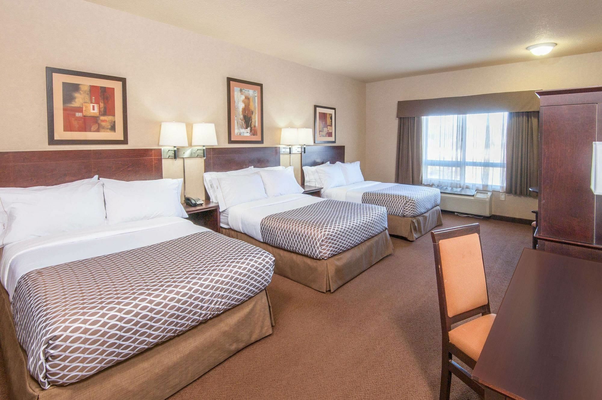 Ramada By Wyndham Drumheller Hotel & Suites Dış mekan fotoğraf